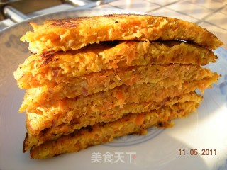 带着阳光的健康早餐——胡萝卜鸡蛋玉米面饼