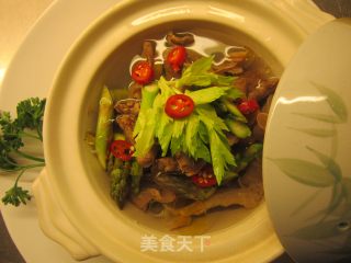 砂锅牛筋芦笋的做法