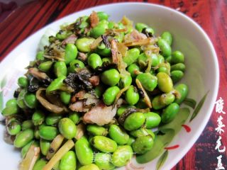 肥肉不能少才香--酸菜毛豆的做法