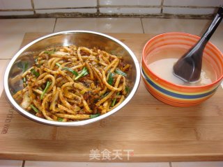 云南特色小吃炒饵块的做法