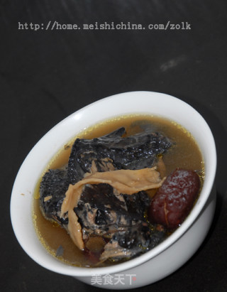 补血的当归红枣乌鸡汤