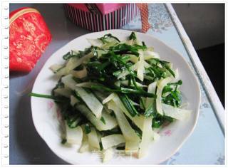韭菜炒萝卜的做法
