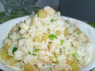 土豆鱼丸炒饭的做法