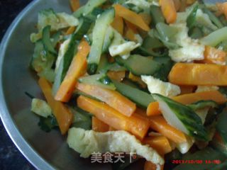 黄瓜萝卜炒鸡蛋的做法