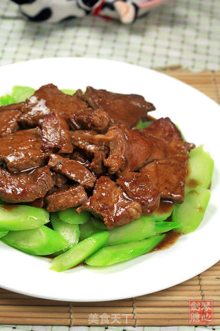 西冷牛肉扒芥蓝的做法