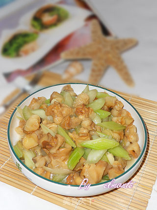 芹菜炒东风螺肉的做法