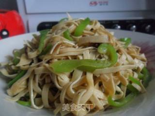 青椒炒豆腐皮的做法