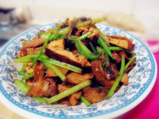 西芹豆干回锅肉的做法