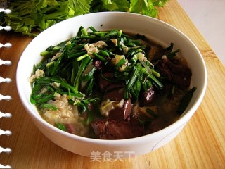 猪血韭菜汤的做法