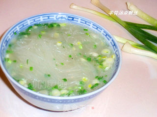 羊骨汤汆粉丝的做法