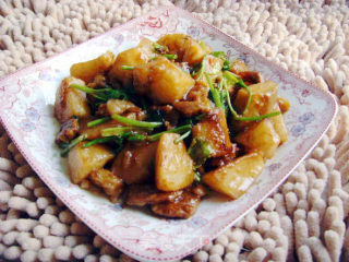 五花肉炖山药的做法