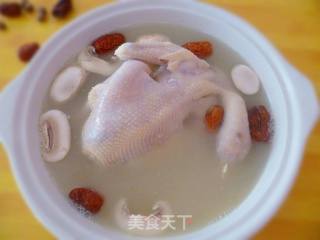 滋补莲子红枣鸡汤的做法