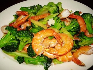 西兰花炒虾的做法