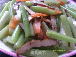 芹菜炒香干的做法
