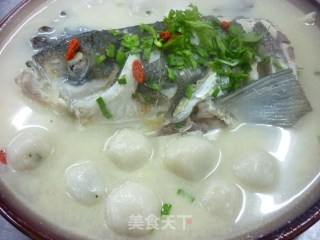 荠菜汤圆炖鱼头
