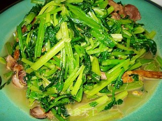 芹菜炒鸡杂的做法