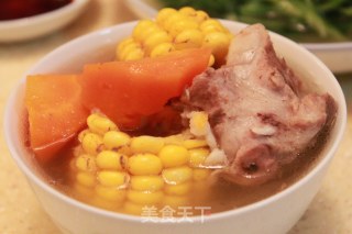 胡萝卜玉米筒骨汤的做法