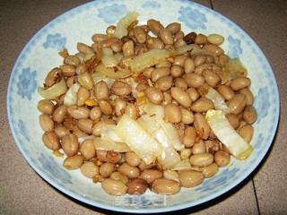 泡菜花生的做法