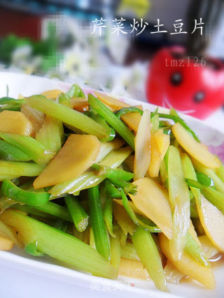 芹菜炒土豆片的做法