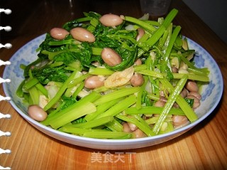 香芹炒花生的做法