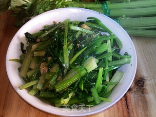 蒜炝芹菜叶的做法
