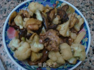 一鸡两吃之——红枣鸡汤+香菇花菜烩鸡肉的做法