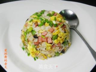 方腿肠香菇蛋炒饭的做法