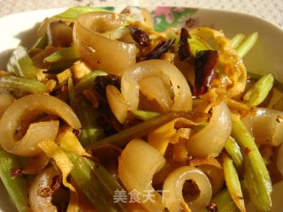 麻辣西芹猪皮的做法