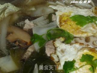 蘑菇莲藕杂蔬火锅