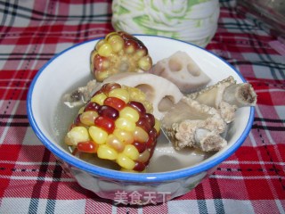 玉米莲藕排骨汤的做法
