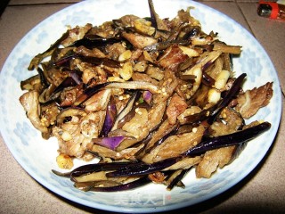 茄子干炒肉的做法