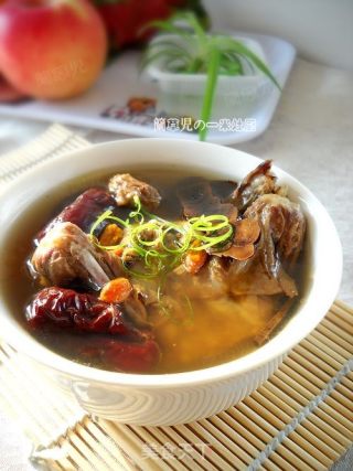 灵芝杞枣炖乳鸽的做法