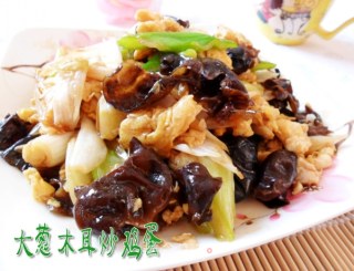 大葱木耳炒鸡蛋的做法