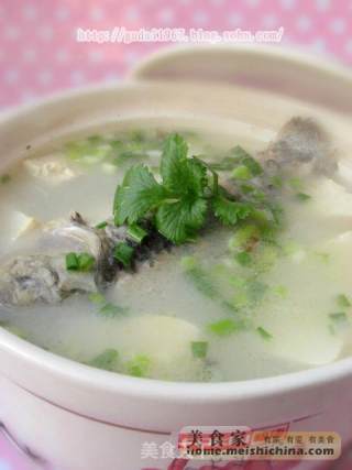 【鲫鱼炖豆腐】的做法