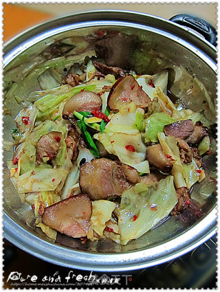 包菜腊肉干锅的做法