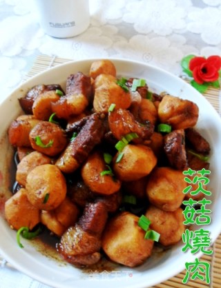 茨菇烧肉的做法