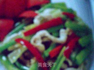 红绿炒肉丝的做法