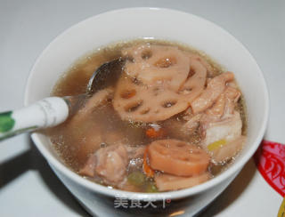 莲藕排骨汤的做法
