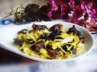 蒜黄木耳炒蛋的做法