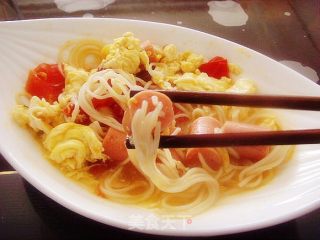 香肠穿面的做法