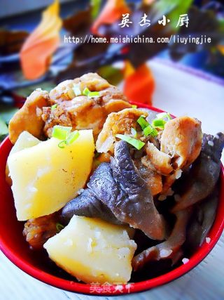 鸡肉蘑菇炖土豆的做法
