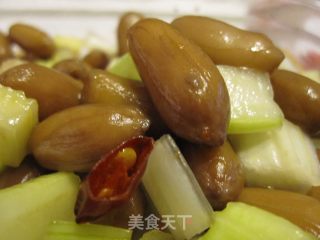 凉拌五香花生米的做法