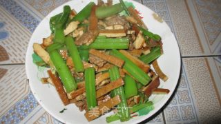 【木木菜系】健康吃-西芹豆干炒瘦肉的做法