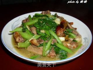 春菜炒烧鸭的做法
