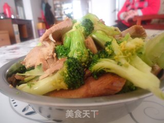 西兰花炒肉的做法