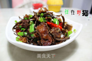 米饭杀手 茶树菇干烧鸡肉的做法