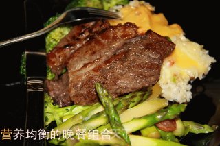西式晚餐组合--牛排、蔬菜、焗饭的做法