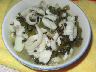 咸菜炒墨鱼的做法