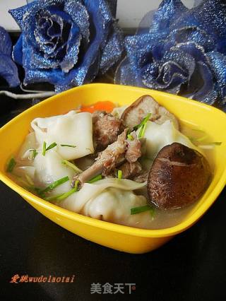 香菇排骨汤馄饨