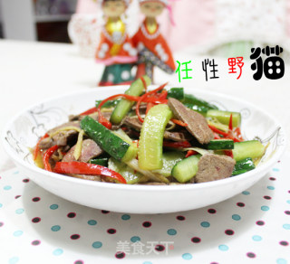 黄瓜爆炒猪肝 春季养生菜的做法